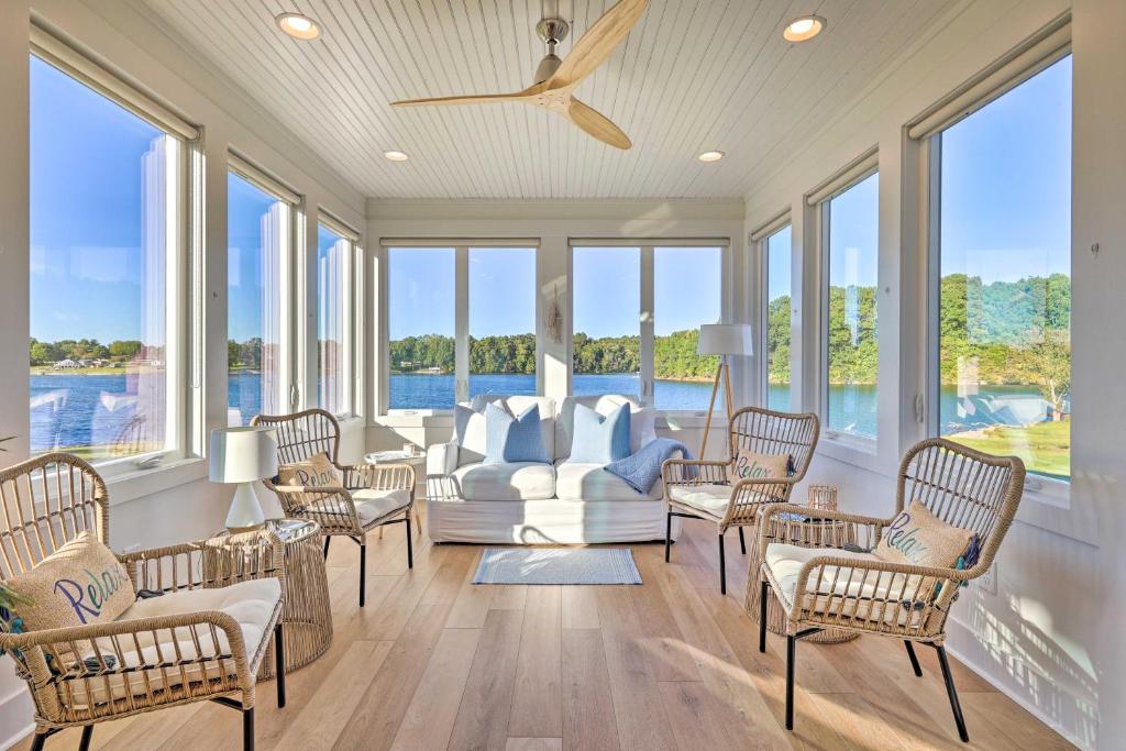 Luxurious Waterfront Oasis on Tims Ford Lake!