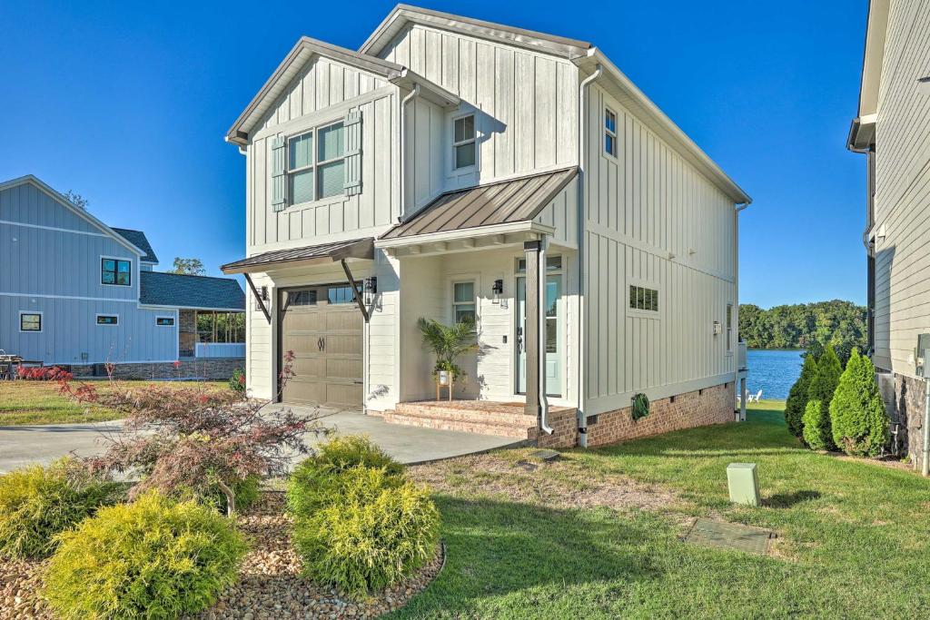 Luxurious Waterfront Oasis on Tims Ford Lake! photo 2