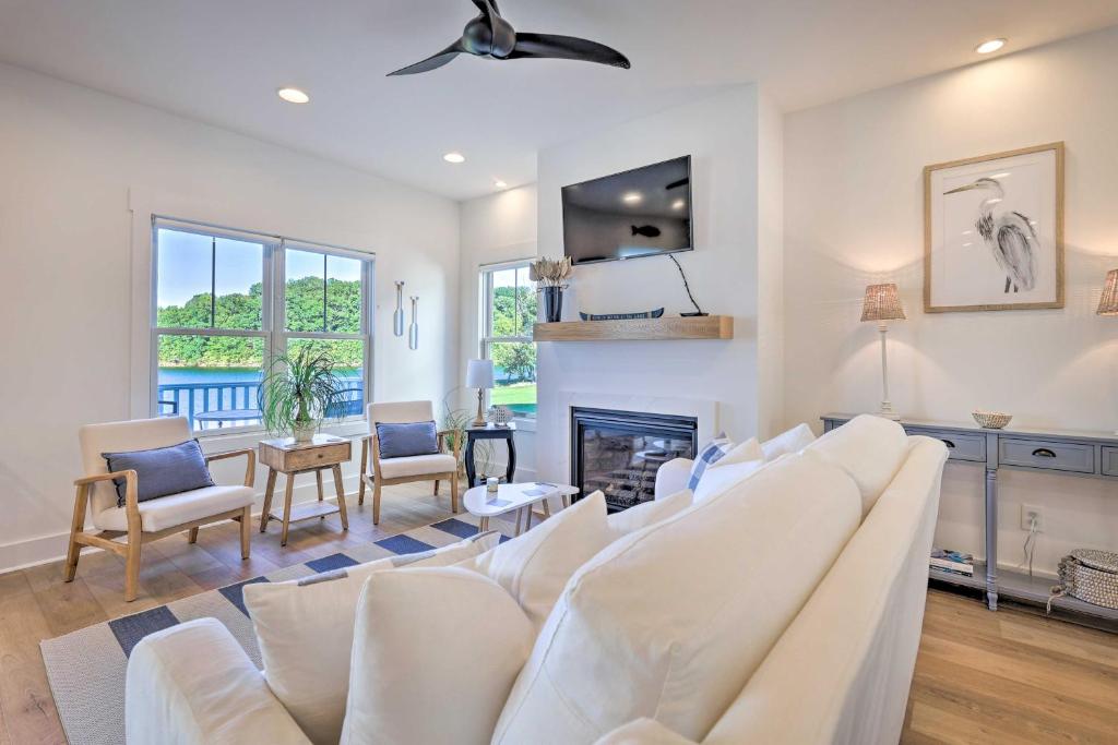 Luxurious Waterfront Oasis on Tims Ford Lake! photo 4
