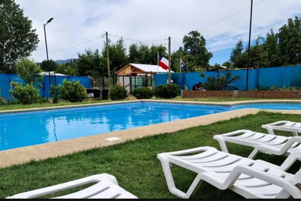Cabaña FAMILIAR privada gran piscina Quillón Urbano. photo 1