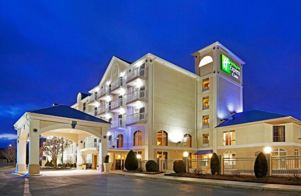 Holiday Inn Express & Suites Asheville SW - Outlet Ctr Area image