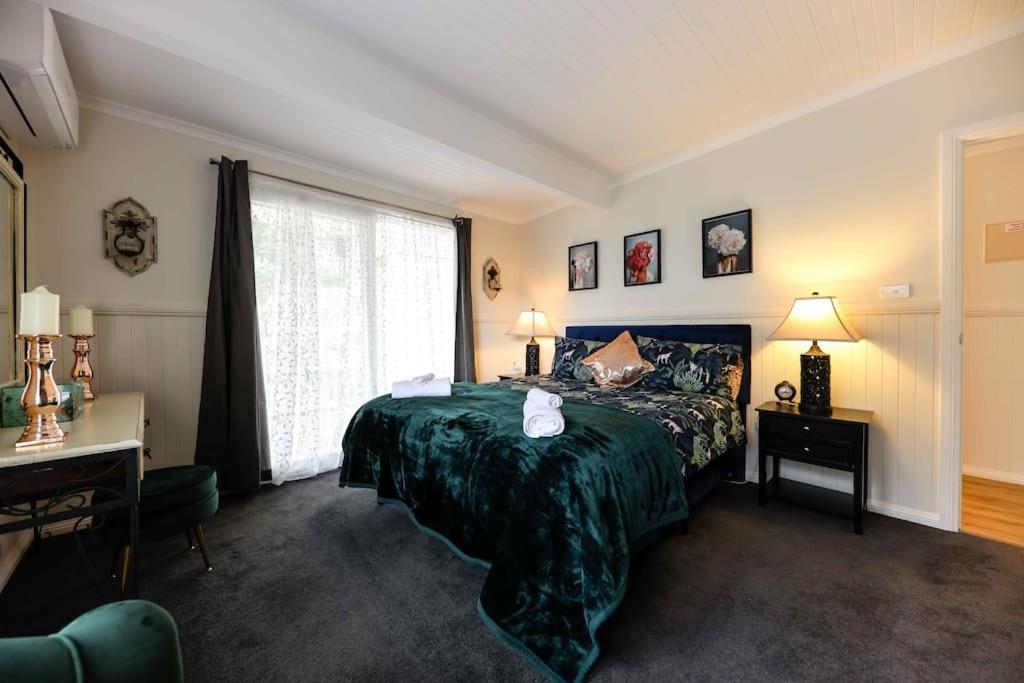 Hidden Gem ~ Luxury Cottage near Lake Daylesford photo 2