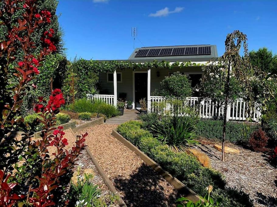 Hidden Gem ~ Luxury Cottage near Lake Daylesford photo 1