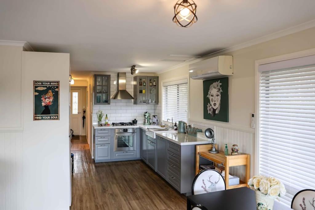 Hidden Gem ~ Luxury Cottage near Lake Daylesford photo 4