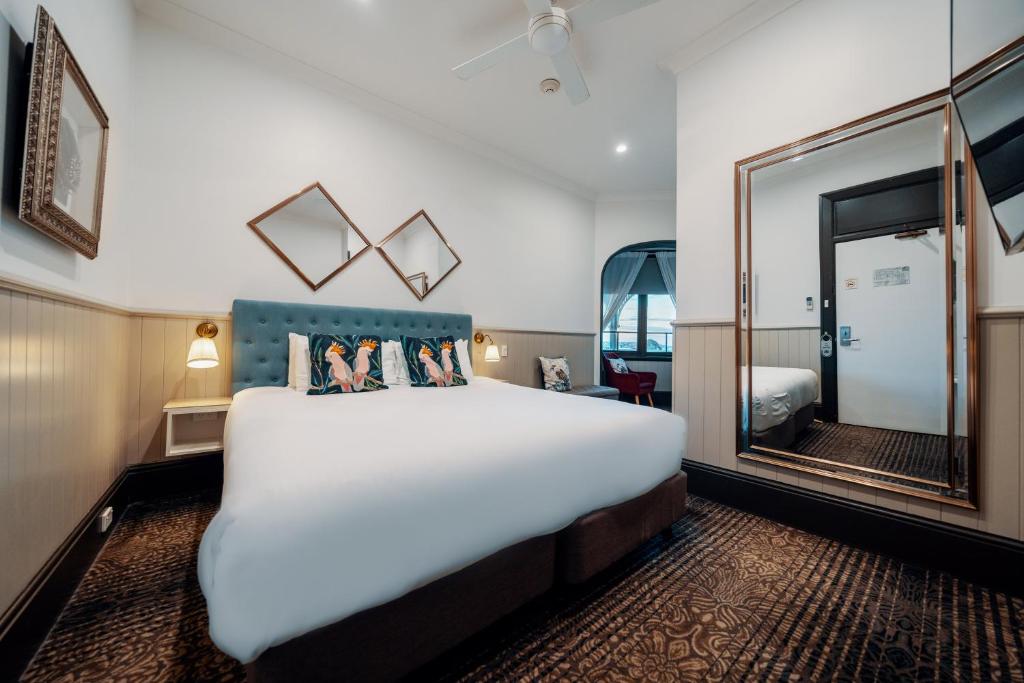 Cremorne Point Manor photo 1