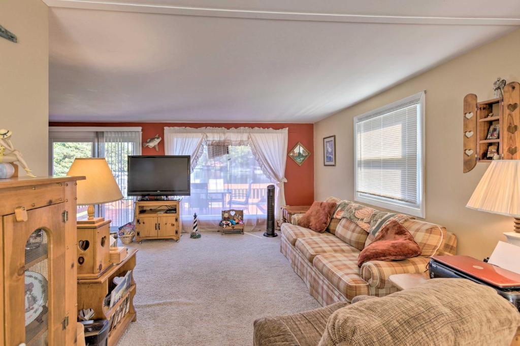 Lakefront Ludington Retreat with Kayaks and Fire Pit! photo 4