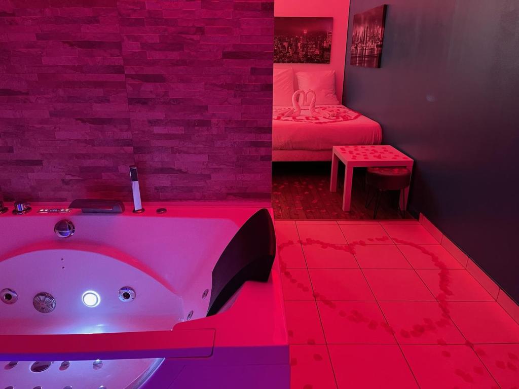SPA Enzo Appartement avec Jacuzzi Privatif photo 1