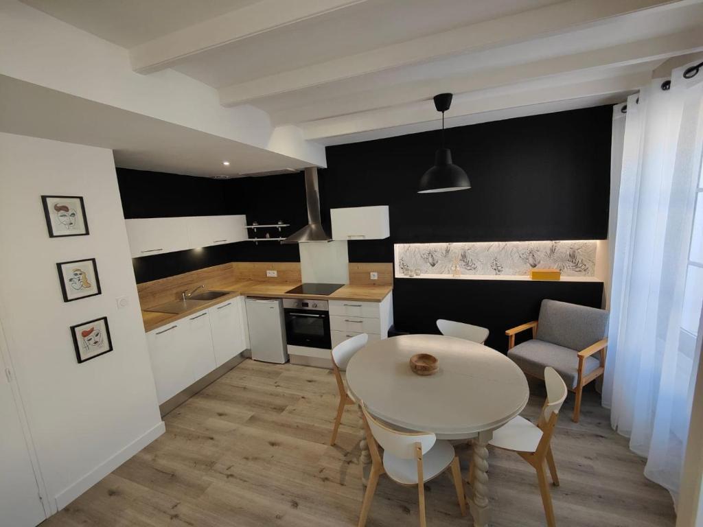 Charmante maison de Ville , 4 personnes , LES HERBIERS photo 2