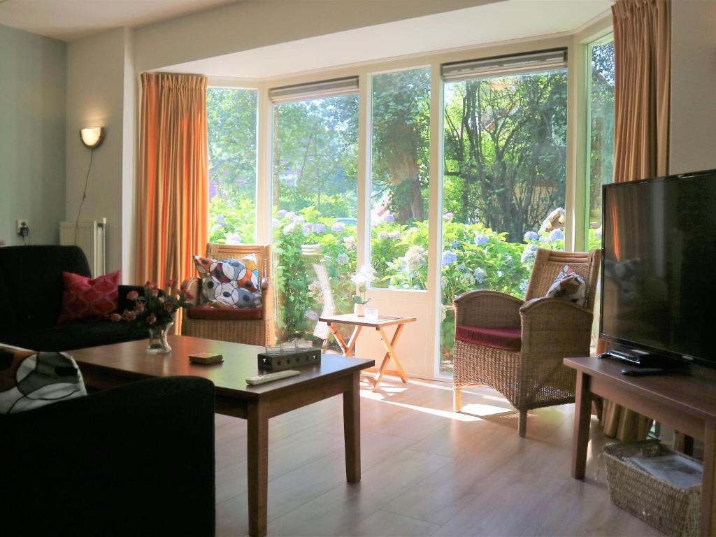 Quietly located holiday home against the Lemelerberg photo 4