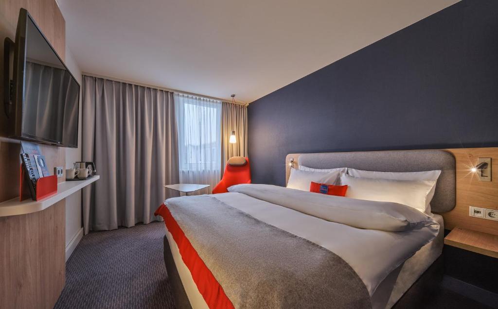 Holiday Inn Express Berlin City Centre, an IHG Hotel photo 1