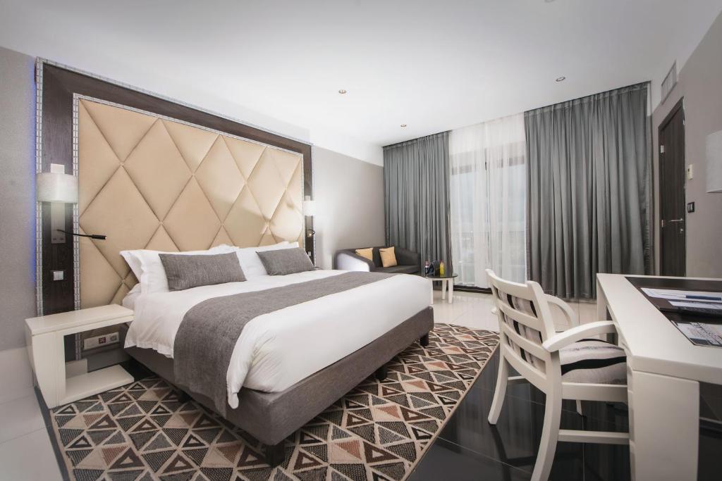 Krystal Palace Douala photo 4