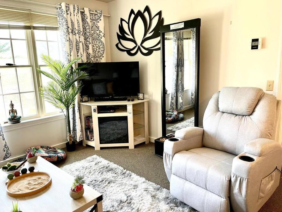Gorgeous New Zen Suite Sleeps 4-Ski On Off Jiminy photo 4