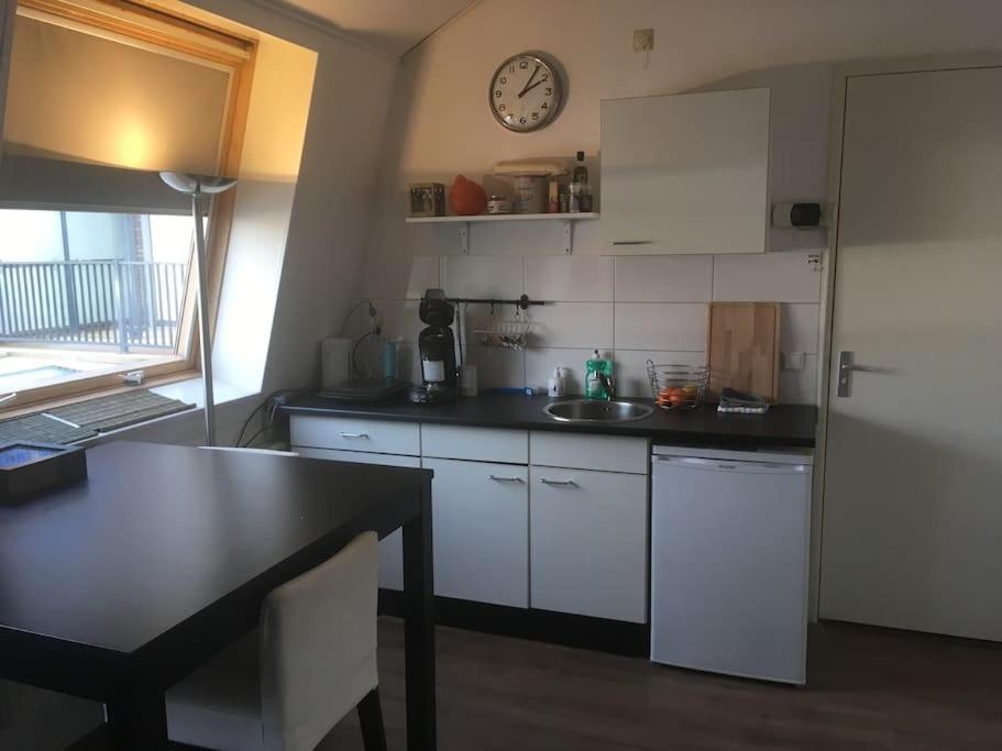 Studio, 21 minutes by bus to downtown Amsterdam photo 4