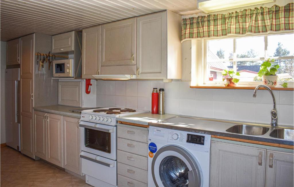 Beautiful Apartment In Nybrostrand With Wifi photo 3