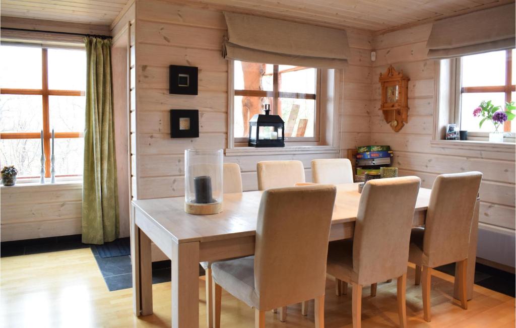Nice Home In Norheimsund With Sauna, 5 Bedrooms And Wifi photo 1