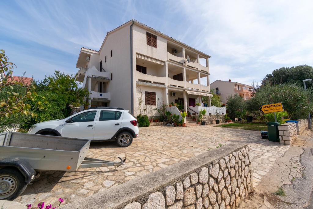 Apartments by the sea Mandre, Pag - 3084 photo 1