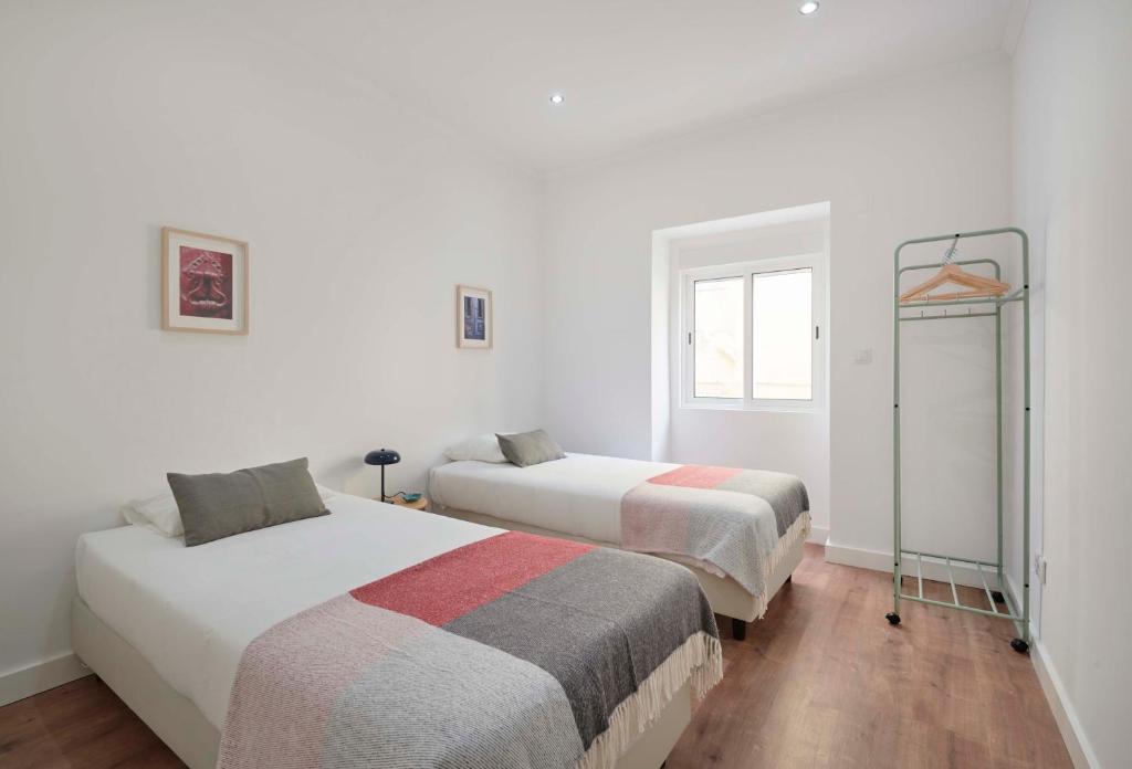 Spacious & Light-Filled 4BR Apartment By TimeColer photo 4