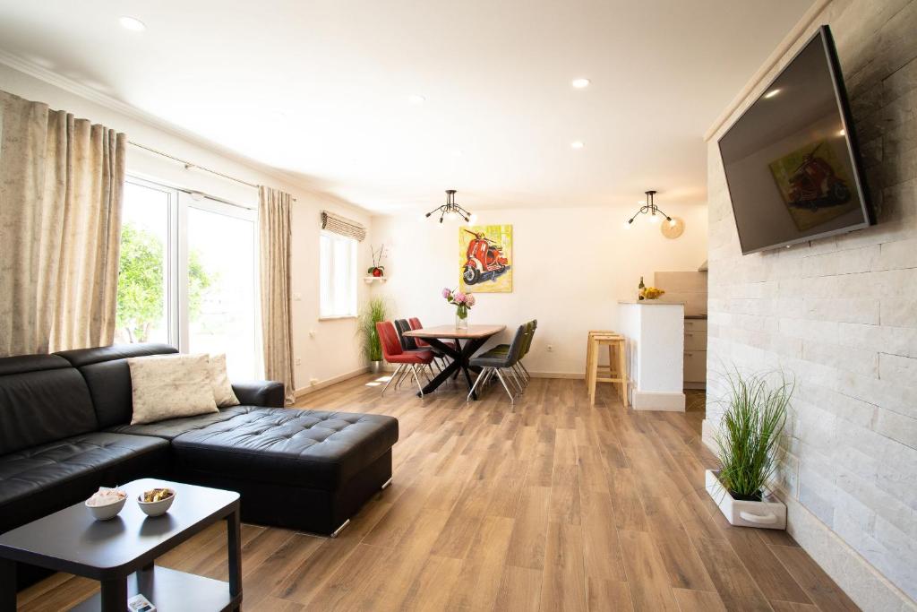 House Buky photo 2