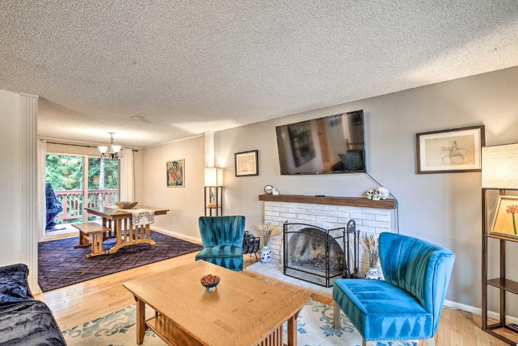 Spacious Kent Getaway with Yard, Deck and Grill! photo 3