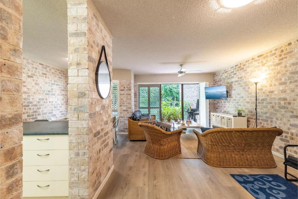 Bay Parklands 39 2 Gowrie Ave close to waters edge
