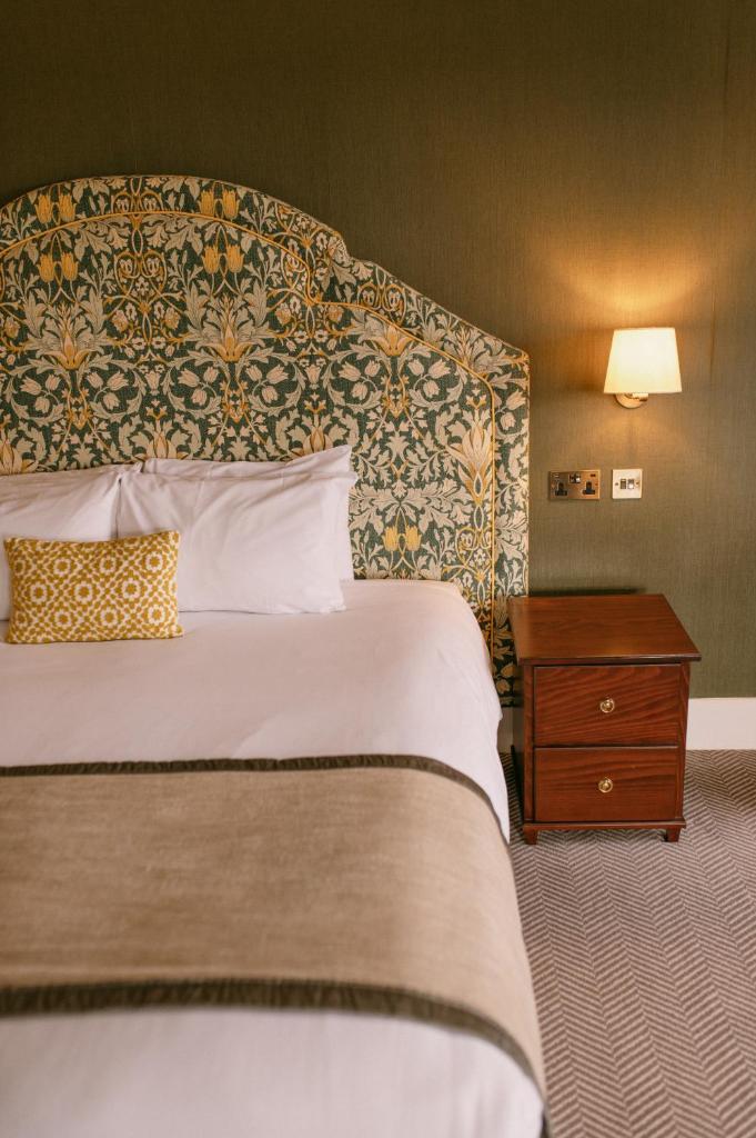 The Elvetham Hotel - Tap to explore photos