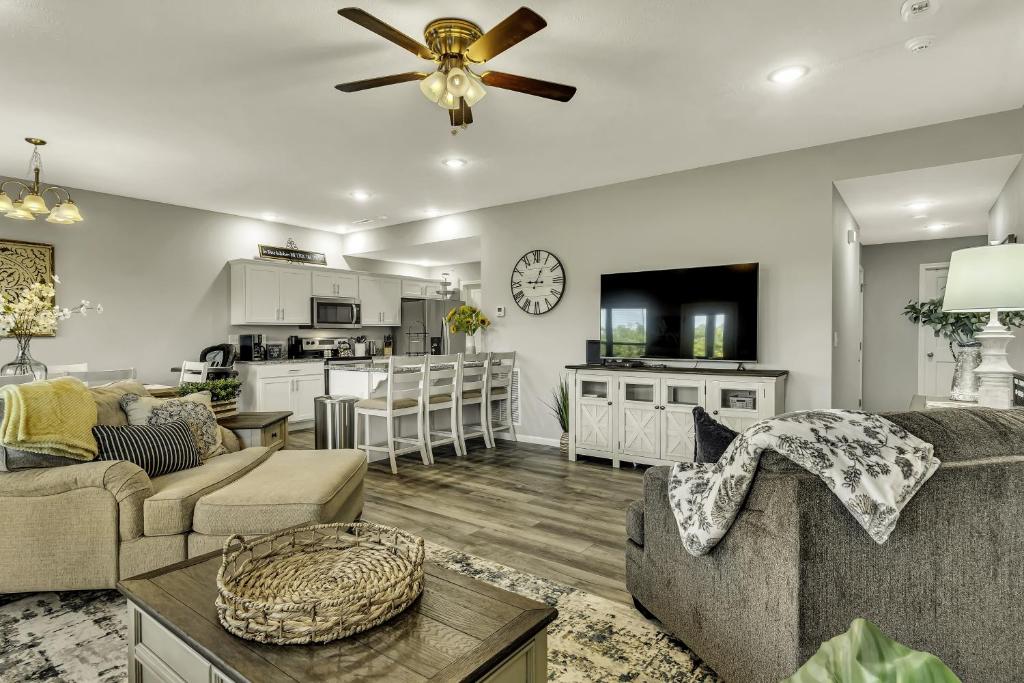 Sunset Bunker condo photo 3