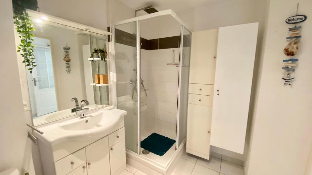 Superbe apt cosy, 50m de la plage, 4 pers, vue côté mer photo 2