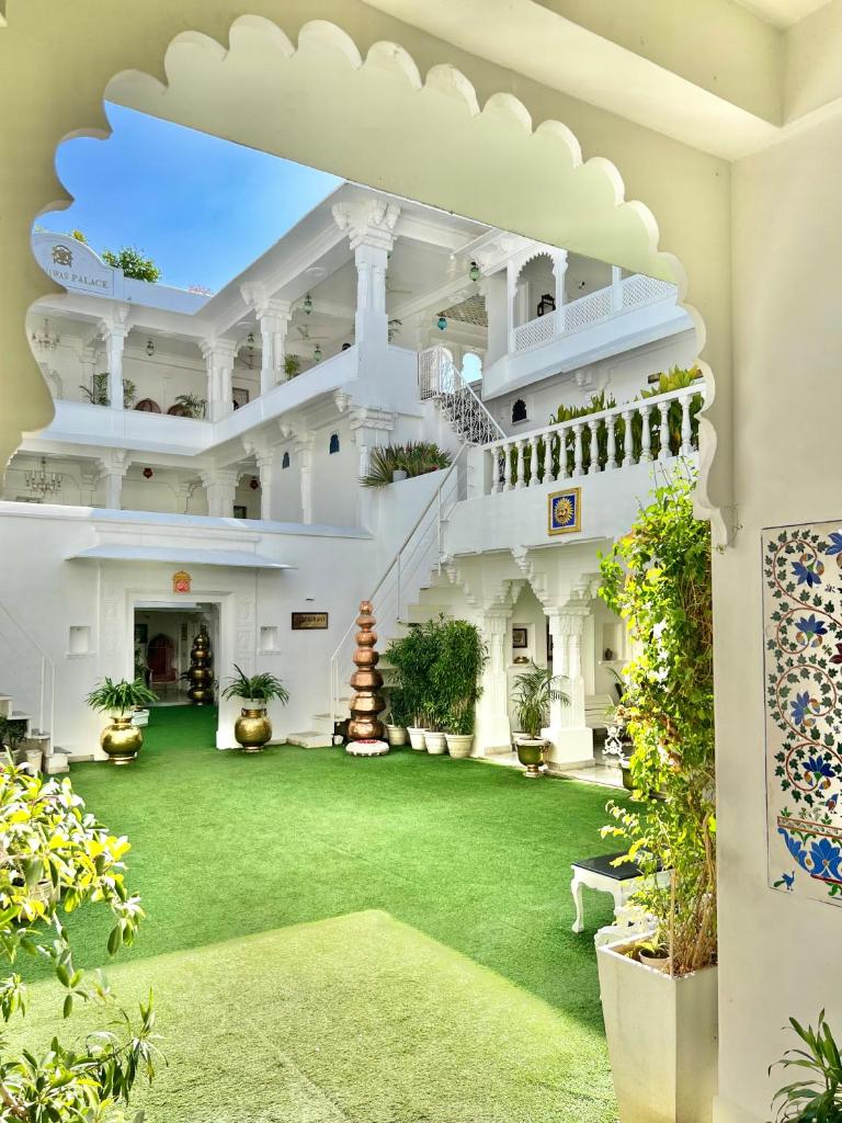 Jagat Niwas Palace
