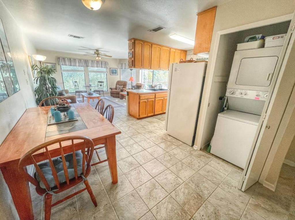 Comal River Condo 375 photo 3