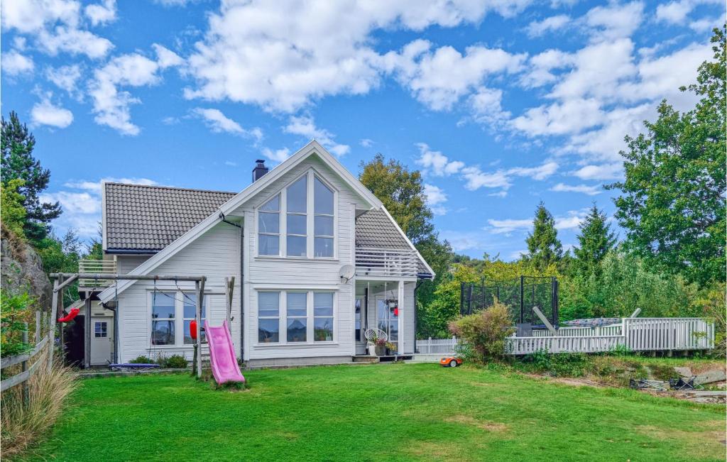 Nice Home In Farsund With Wifi And 4 Bedrooms