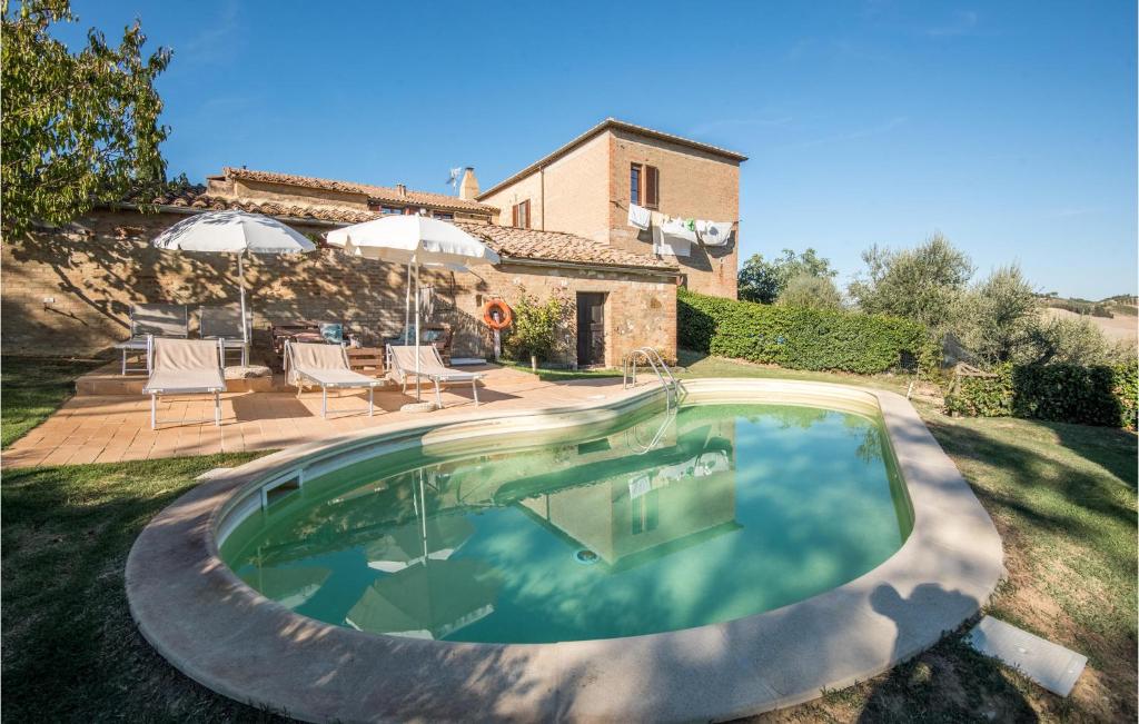 Stunning Home In Montalcino With 3 Bedrooms, Wifi And Outdoor Swimming Pool