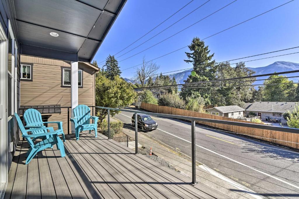 Stunning Stevenson Retreat with Mountain Views! photo 1