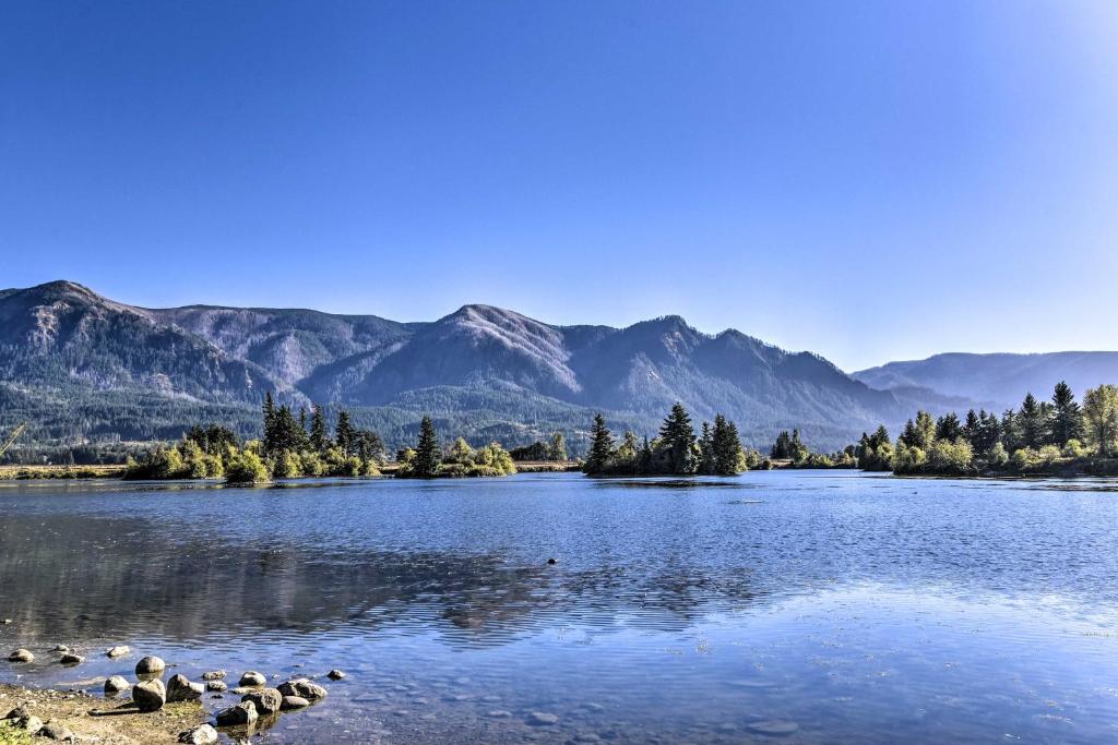Stunning Stevenson Retreat with Mountain Views! photo 2
