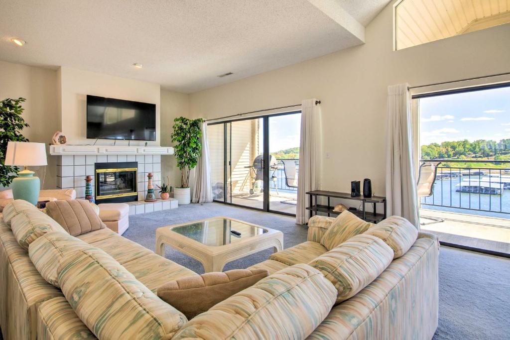 Bright Waterfront Condo with Resort Amenities!