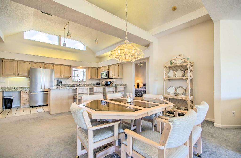 Bright Waterfront Condo with Resort Amenities! photo 1