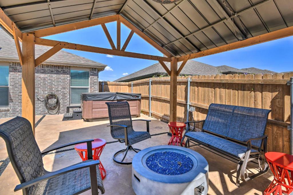 Modern Amarillo House with Fire Pit and Hot Tub! photo 1
