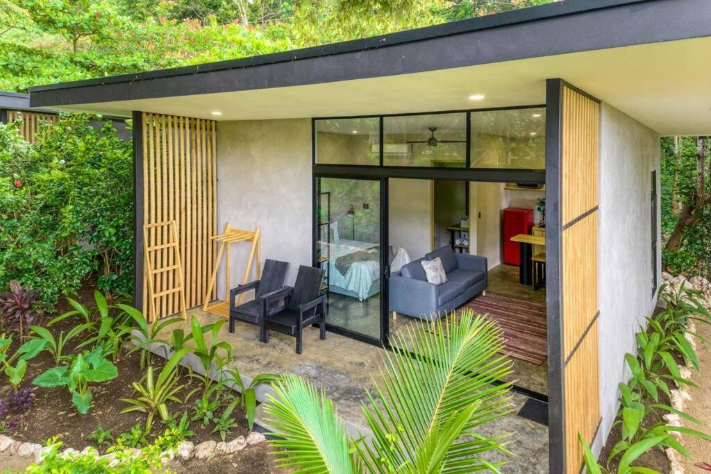 Luxury beachfront cabin at surfer's paradise photo 1
