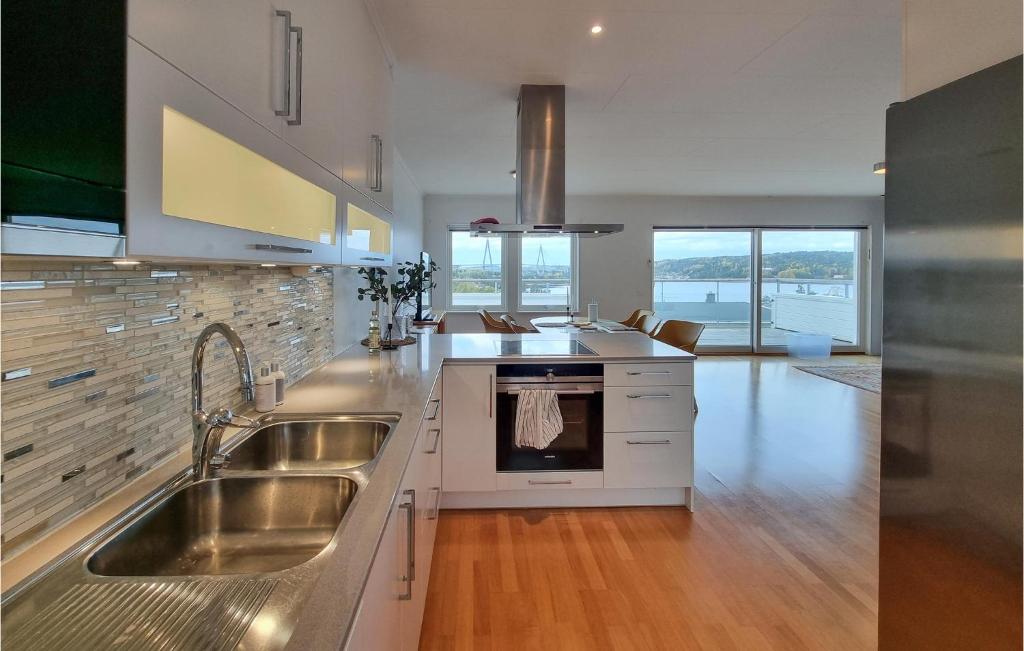 Nice Home In Uddevalla With Wifi And 3 Bedrooms photo 3