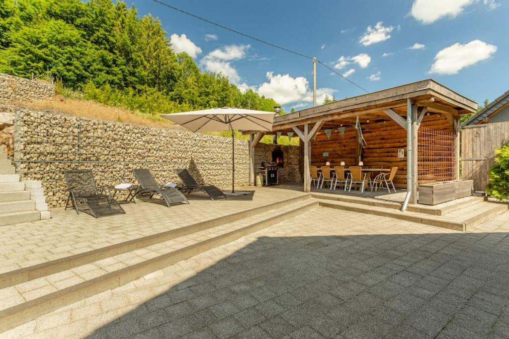 Spacious Home Sauna Hot Tub Pool Patio BBQ photo 4