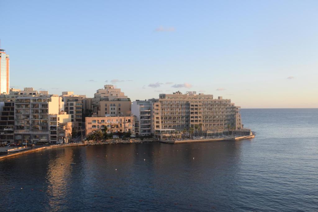 Saint Julians Seafront 200m2 beautiful Apartment photo 1