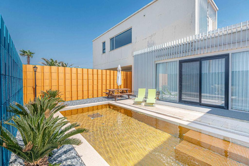 Boutique Pool Villa NAMIB Room Type - Family Room with Sea View