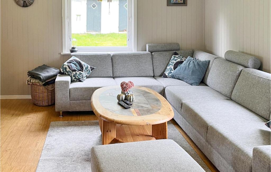 Stunning Home In Kindsjn With 3 Bedrooms And Wifi photo 2