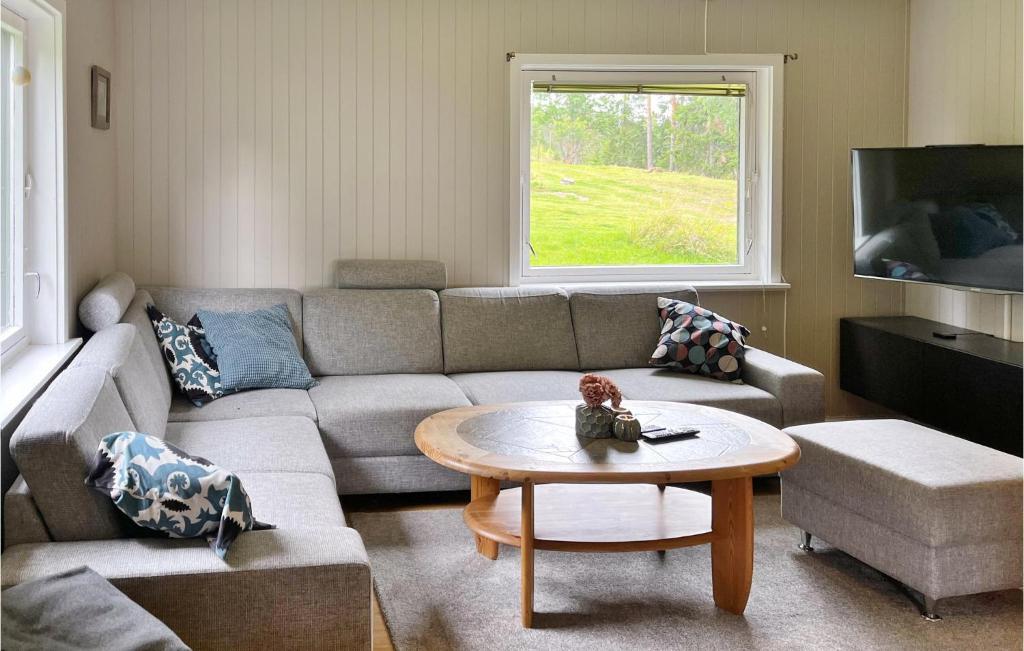 Stunning Home In Kindsjn With 3 Bedrooms And Wifi photo 3