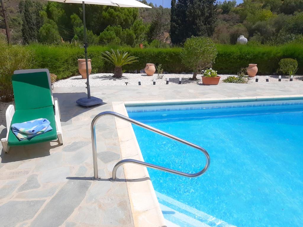 Kellaki Cottage - 2 bedroom with pool, sleeps 6 photo 4