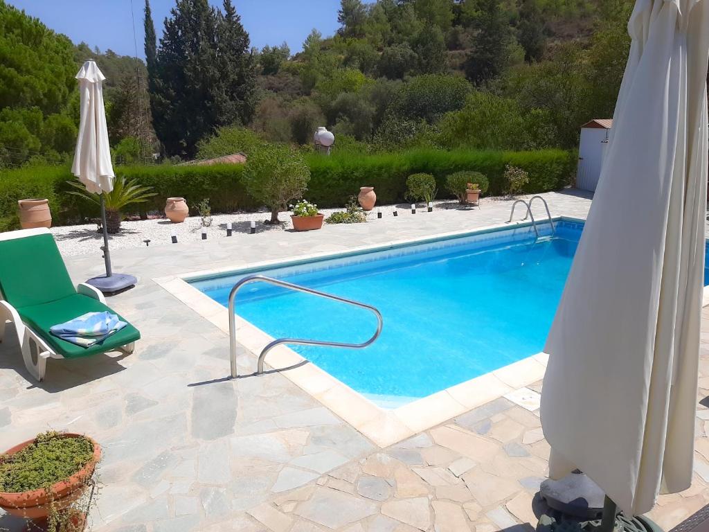 Kellaki Cottage - 2 bedroom with pool, sleeps 6 photo 3