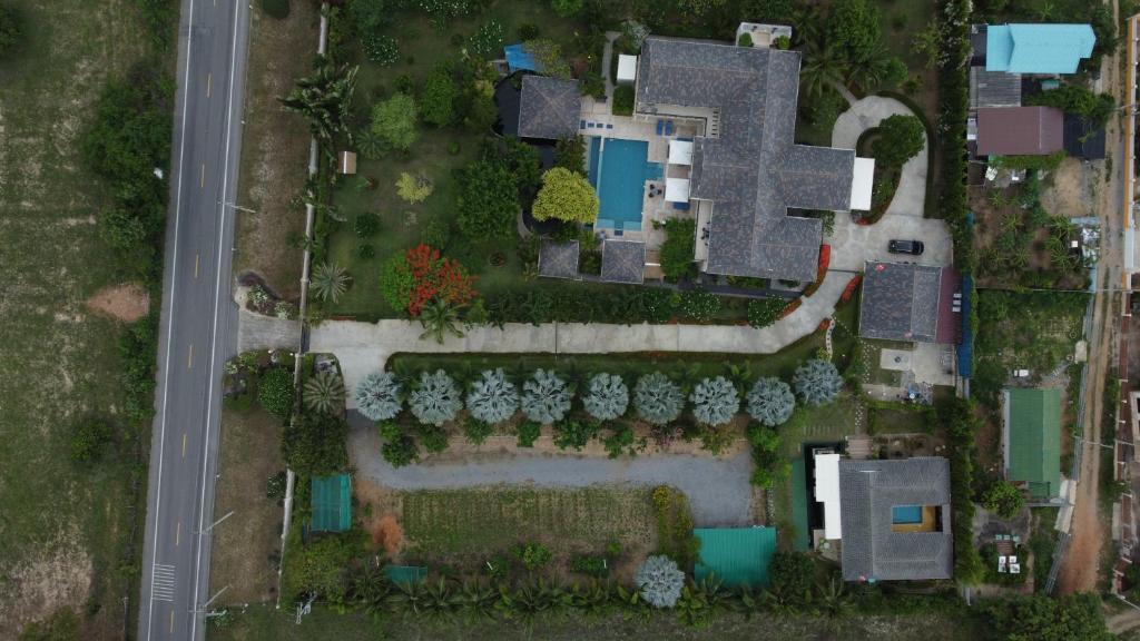 Lovely modern 2 bed villa photo 1