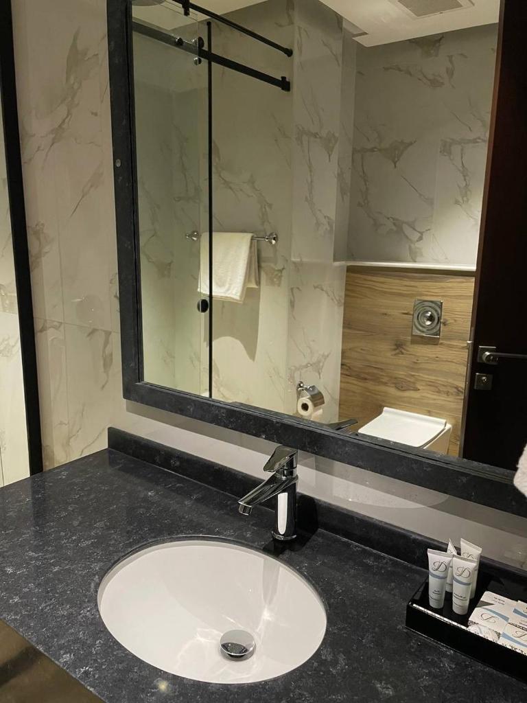 Shorfa Hotel Apartments - Tap to explore photos
