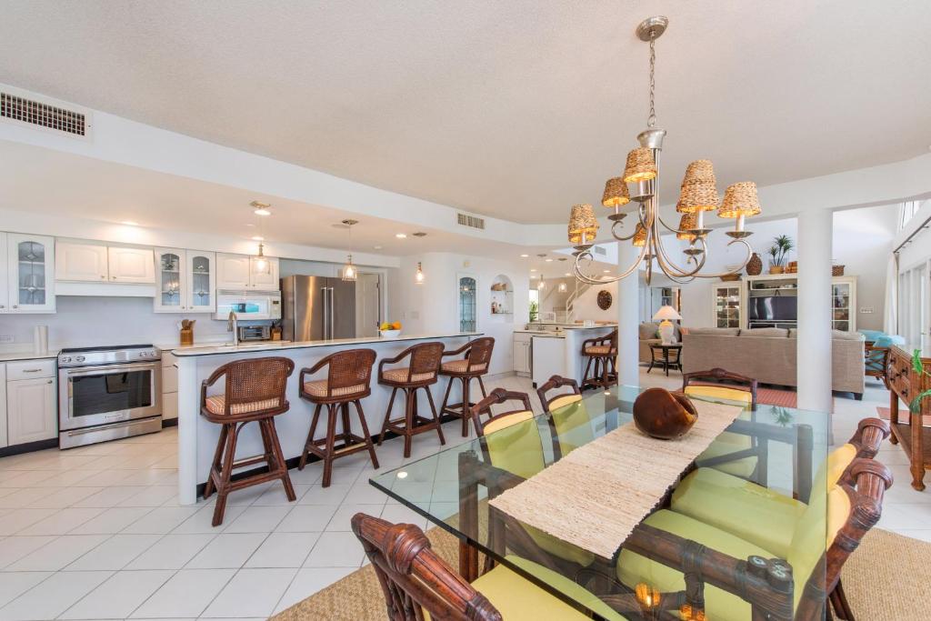 Serene Spacious 3BR Home Private Beach Marine Park photo 3