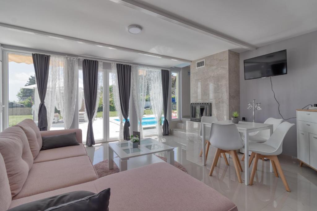 Bungalow Lux photo 2