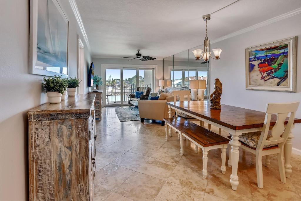 Land's End 4-303 Bay Front - Premier image